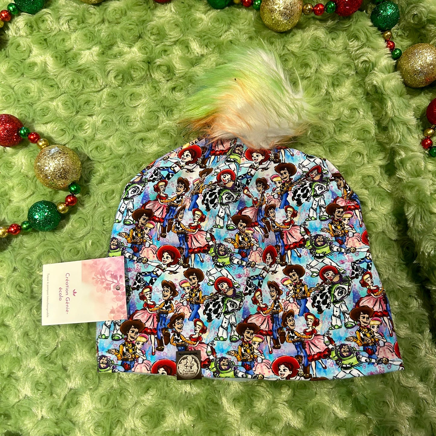Tuque à pompon jouet