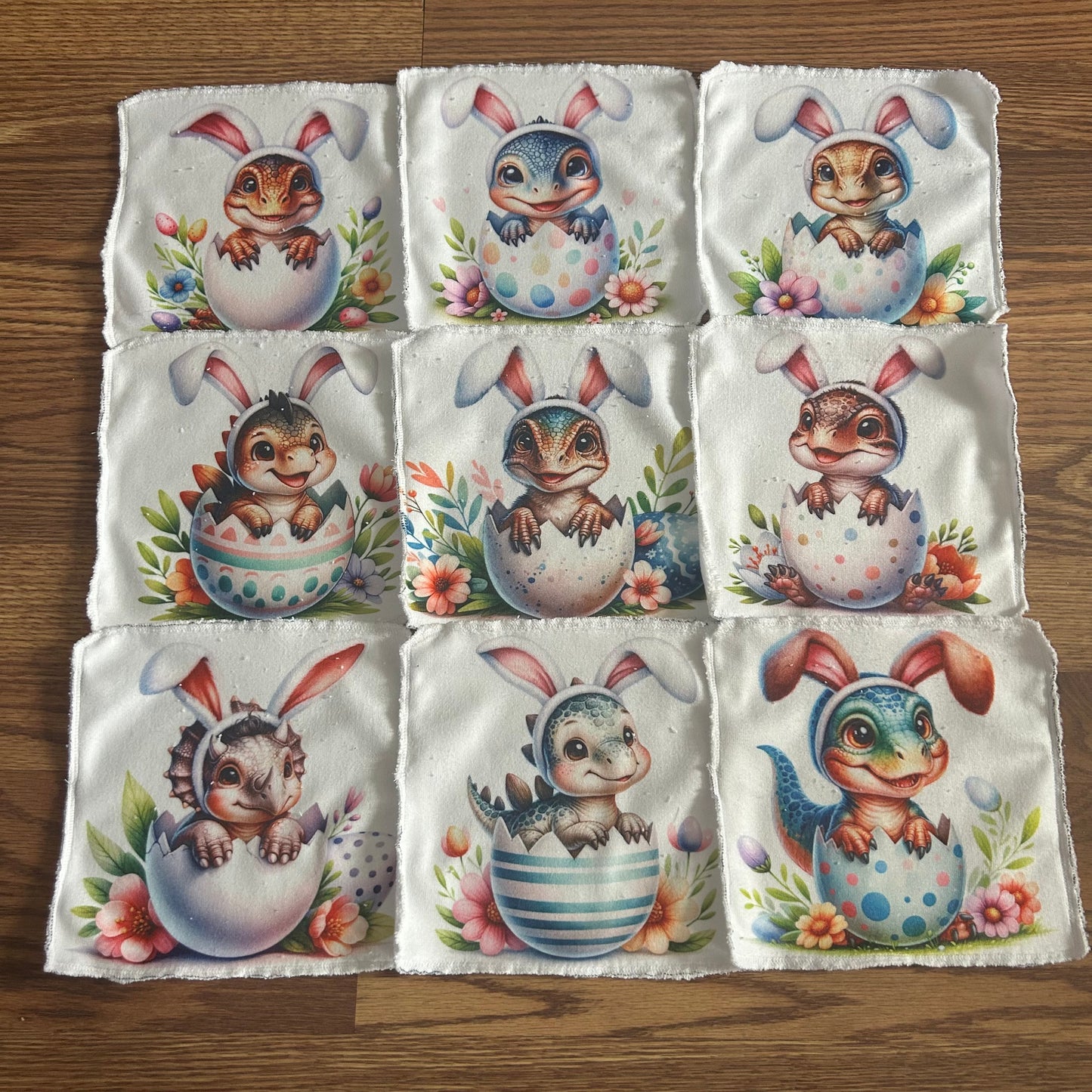 Débarbouillette dino Pâques