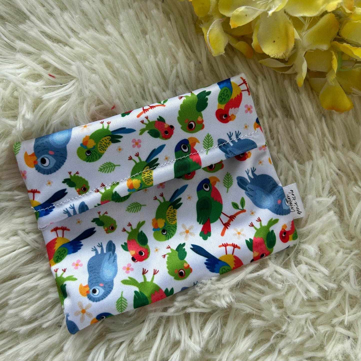 Pochette pour serviette hygiénique loutre perroquet