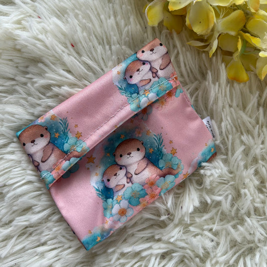 Pochette pour serviette hygiénique loutre