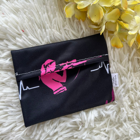 Pochette pour serviette hygiénique loutre chasse