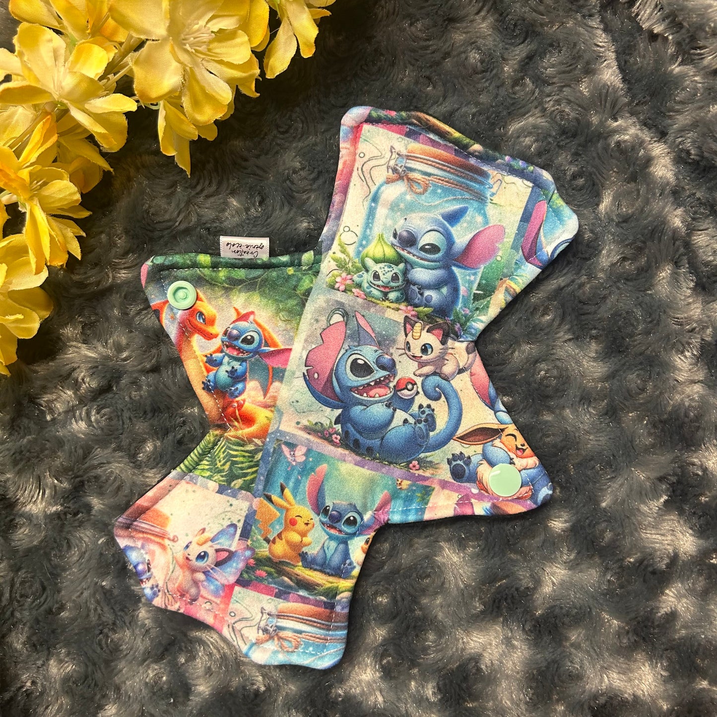 Serviette hygiénique lavable stitch pokemon exclusif