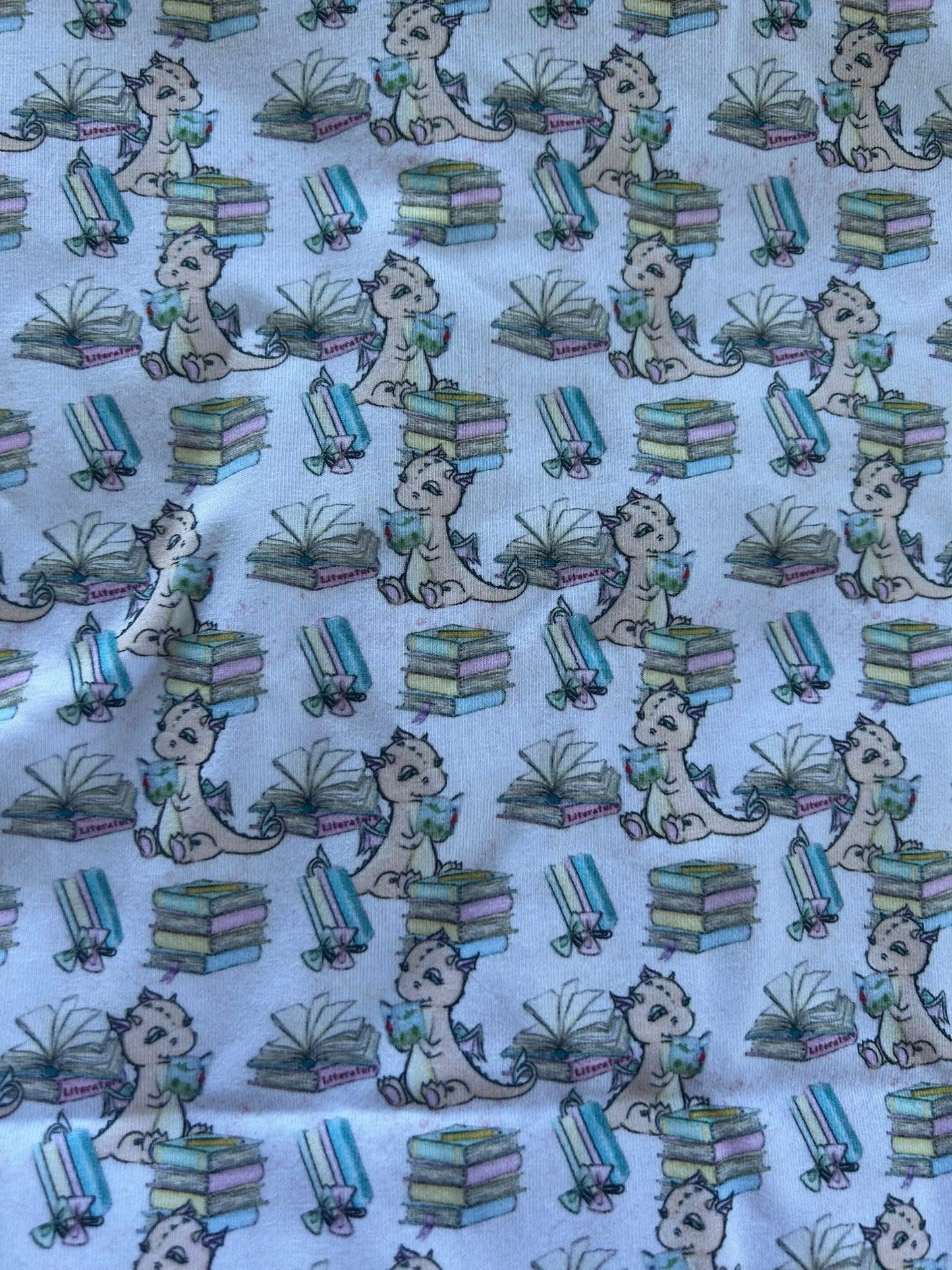 Serviette hygiénique lavable Lycra  dragon lecture
