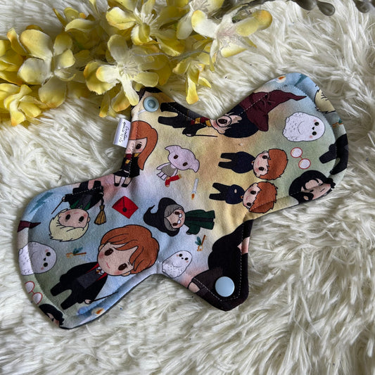 Serviette hygiénique 9“ personnage magie